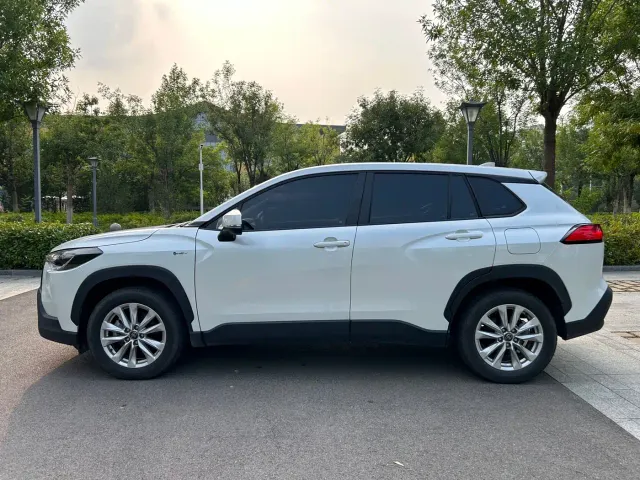 Toyota Corolla Cross — Фото автомобиля 4