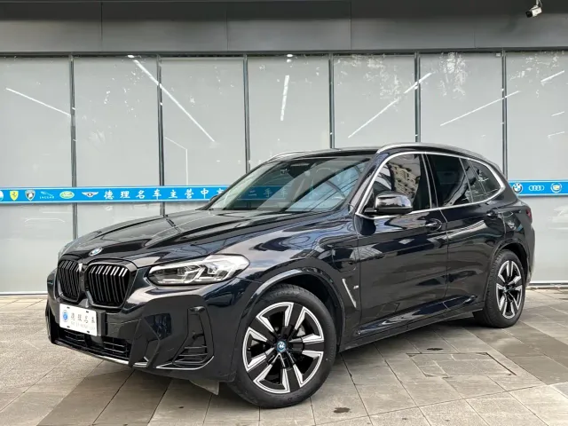 Фотография автомобиля — BMW iX3