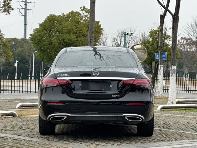 Mercedes-Benz E-Class — Фото автомобиля 8