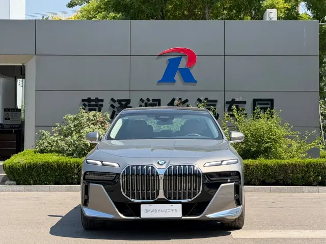Фотография автомобиля — BMW 7 Series