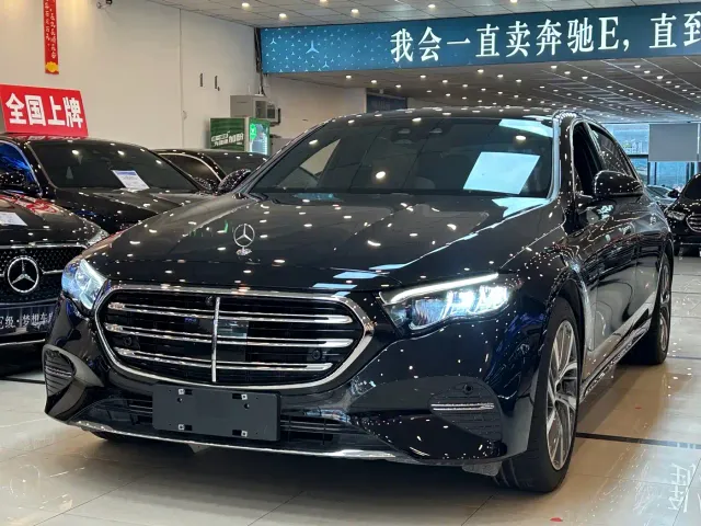 Mercedes-Benz E-Class — Фото автомобиля 3