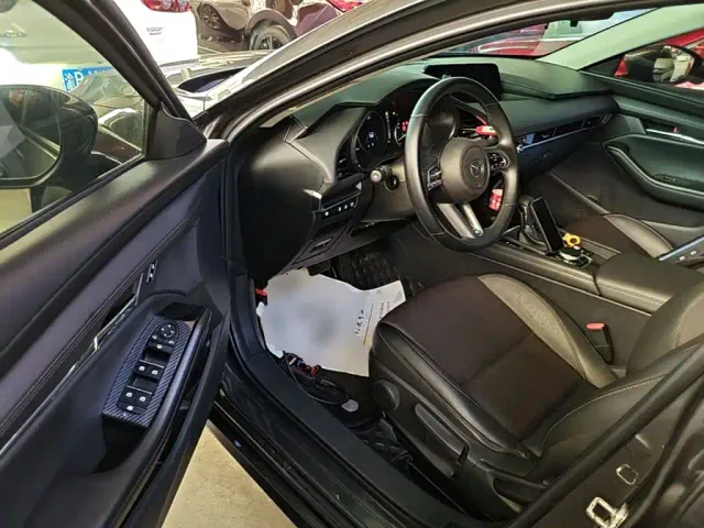 Mazda Axela — Фото автомобиля 15