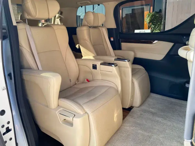 Toyota Alphard — Фото автомобиля 8