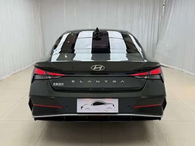 Hyundai Elantra — Фото автомобиля 5