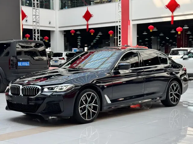 Фотография автомобиля — BMW 5 Series