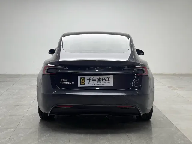 Tesla Model 3 — Фото автомобиля 5