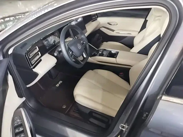 BYD Qin L — Фото автомобиля 15