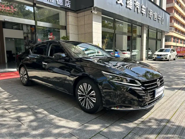Nissan Teana — Фото автомобиля 3