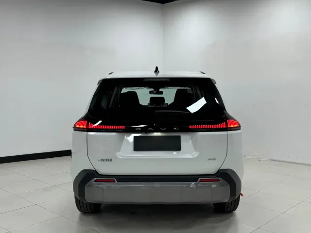 Toyota RAV4 — Фото автомобиля 5