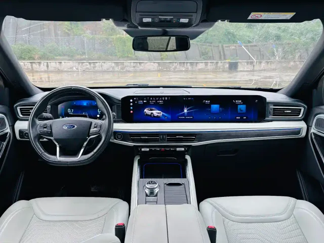 Ford Explorer — Фото автомобиля 16