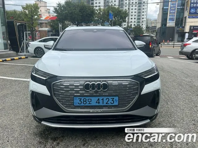 Audi Q4 e-tron F4 — Фото автомобиля 3