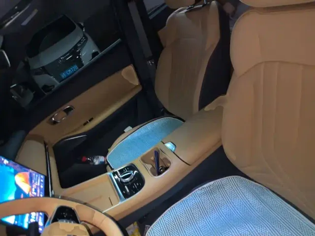 Geely Galaxy Starship 7 EM-i — Фото автомобиля 11