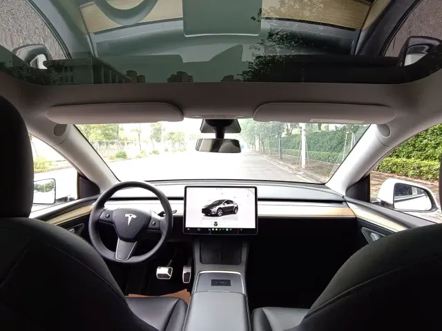 Tesla Model Y — Фото автомобиля 6