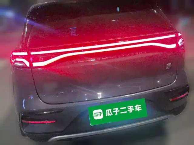 BYD Tang — Фото автомобиля 4