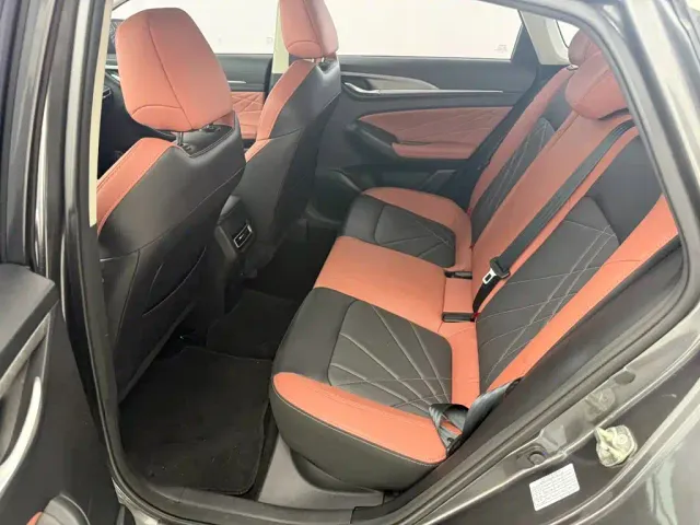 Changan Eado — Фото автомобиля 6