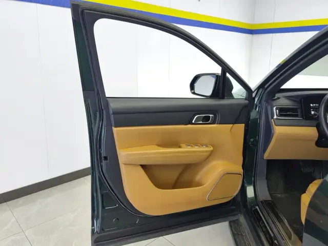 Li Auto ONE — Фото автомобиля 7