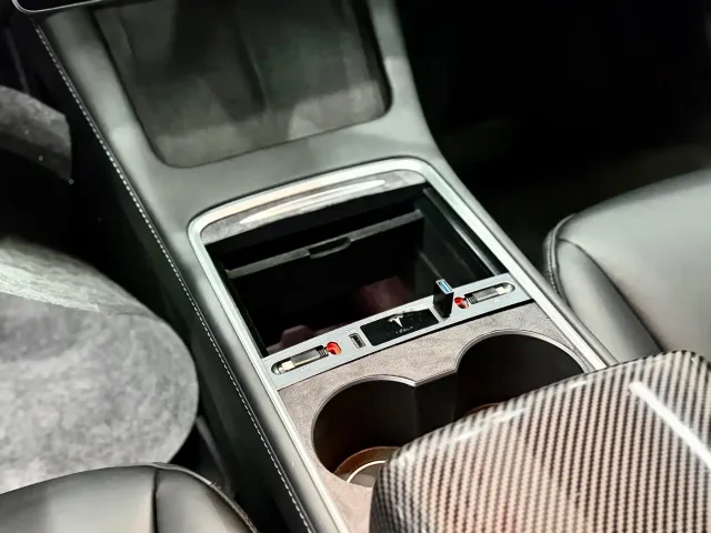 Tesla Model 3 — Фото автомобиля 14