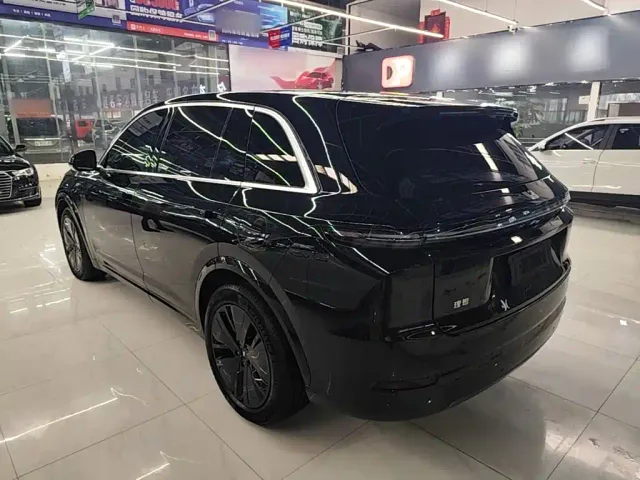 Li Auto L7 — Фото автомобиля 4