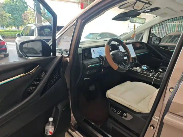 GAC Trumpchi E9 — Фото автомобиля 15