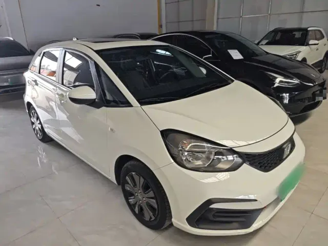 Honda Fit — Фото автомобиля 3