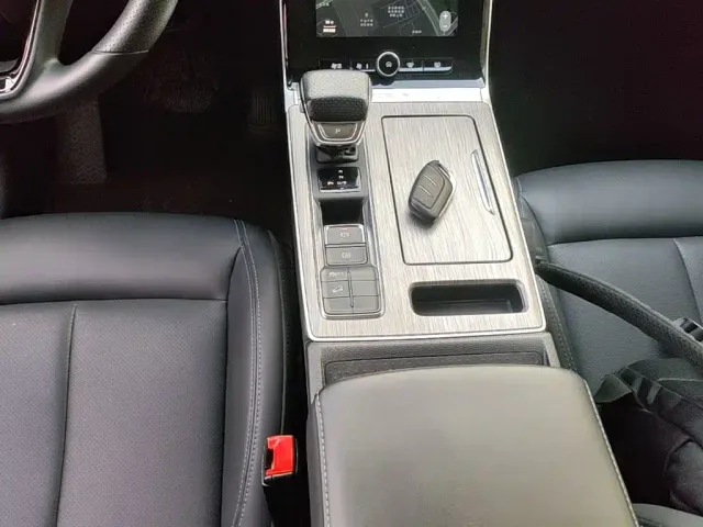 Roewe RX5 — Фото автомобиля 13