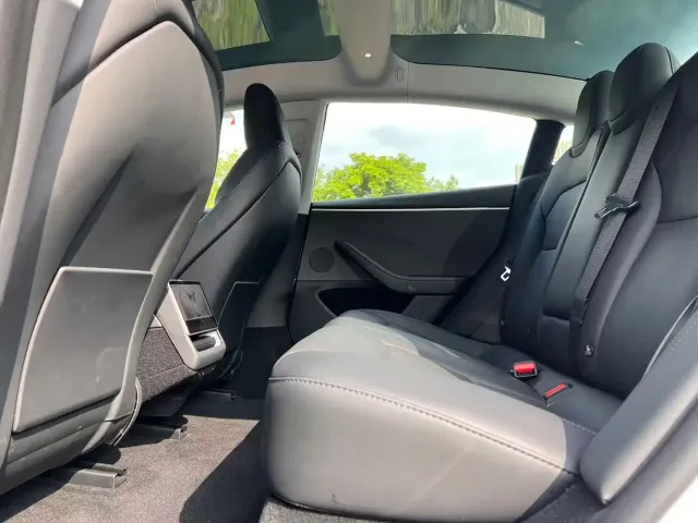 Tesla Model 3 — Фото автомобиля 14