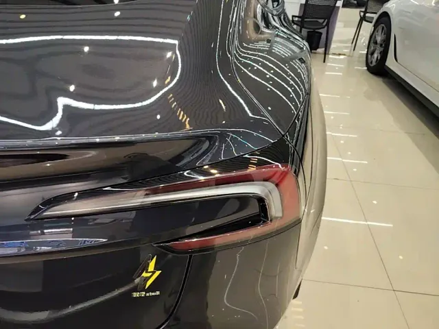 Tesla Model 3 — Фото автомобиля 7