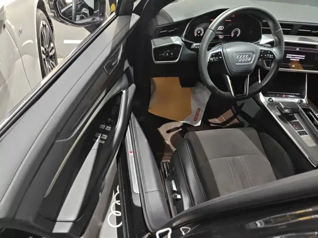 Audi A6L — Фото автомобиля 9