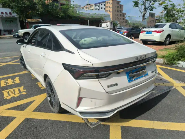 Dongfeng Yixuan MAX — Фото автомобиля 12