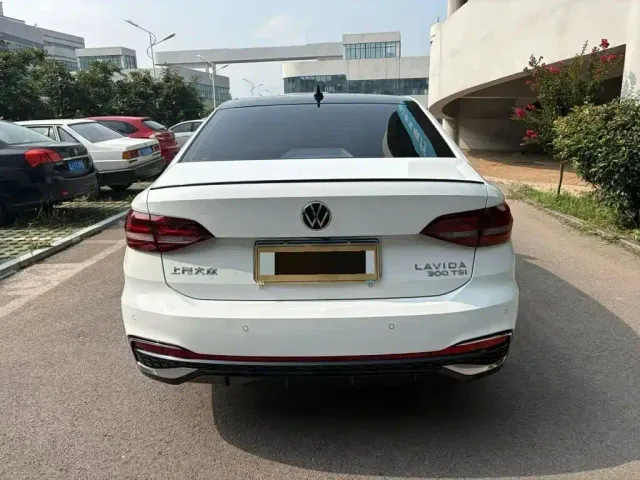 Volkswagen Lavida — Фото автомобиля 8