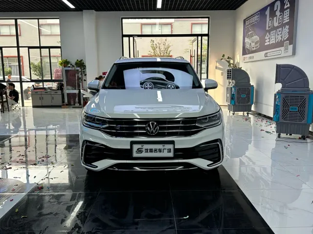 Volkswagen Tiguan L — Фото автомобиля 2