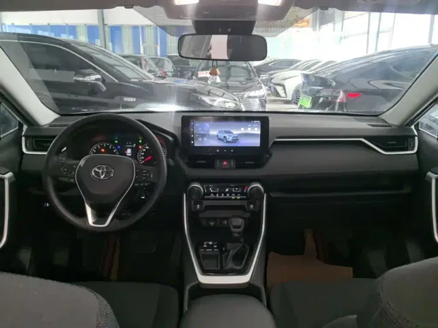 Toyota RAV4 — Фото автомобиля 9