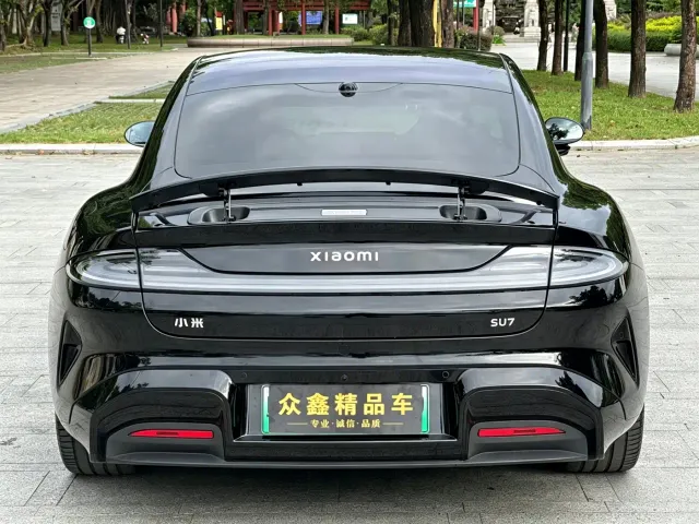 Xiaomi SU7 — Фото автомобиля 12