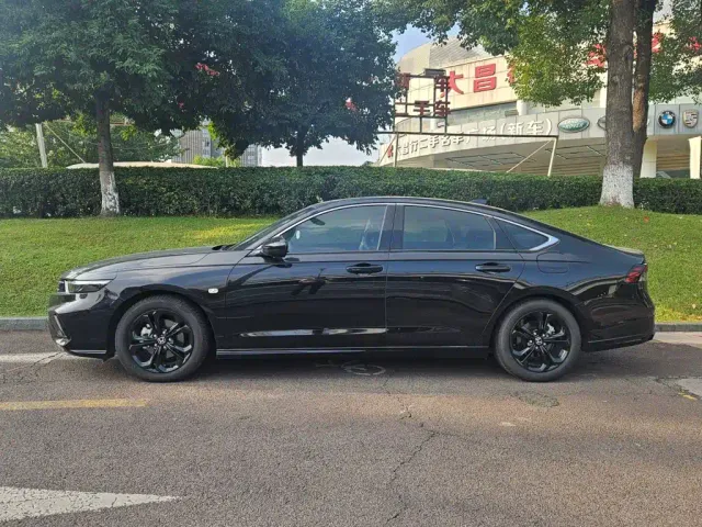 Honda Accord — Фото автомобиля 3