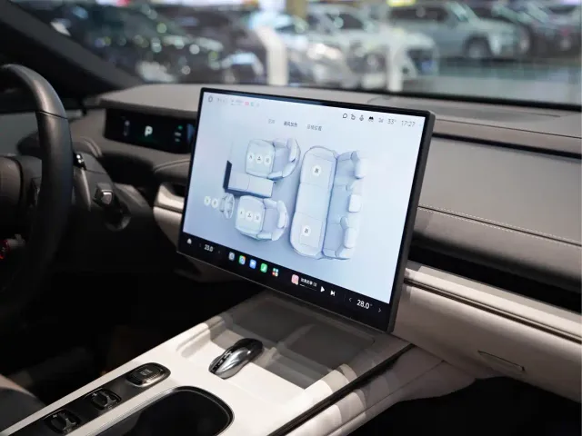 Xiaomi SU7 — Фото автомобиля 8