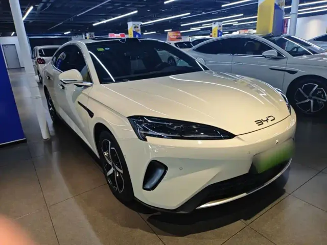 BYD Seal 07 DM-i — Фото автомобиля 3