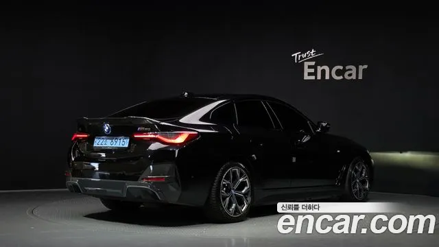 BMW i4 — Фото автомобиля 2