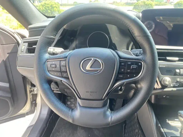 Lexus ES — Фото автомобиля 14