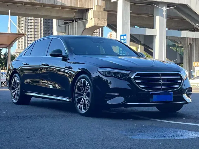 Mercedes-Benz E-Class — Фото автомобиля 3