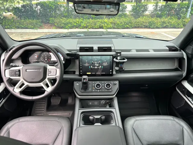Land Rover Defender — Фото автомобиля 11