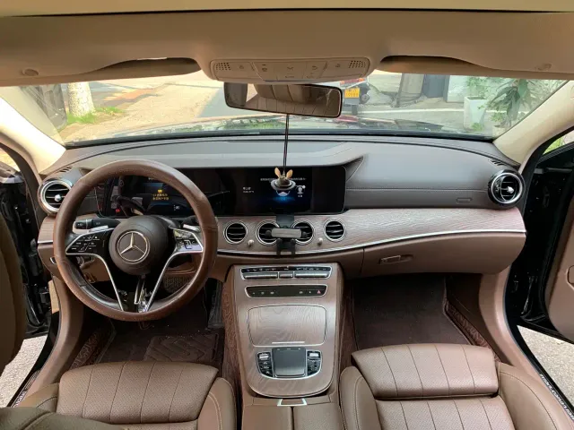 Mercedes-Benz E-Class — Фото автомобиля 14