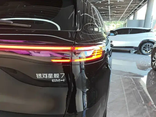 Geely Galaxy Starship 7 EM-i — Фото автомобиля 7