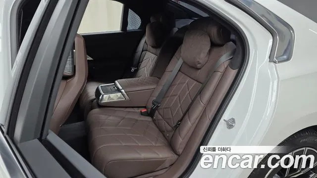 BMW 7-Series 7 серия (G70) 740i sDrive M Sport — Фото автомобиля 10