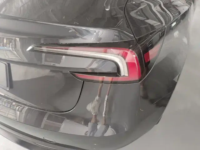 Tesla Model 3 — Фото автомобиля 7