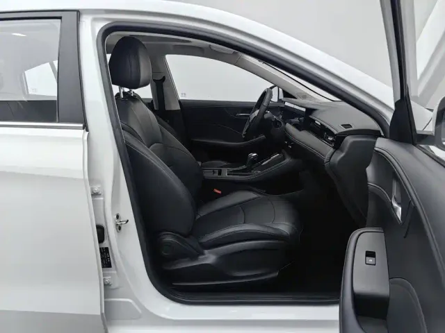 Roewe i5 — Фото автомобиля 23