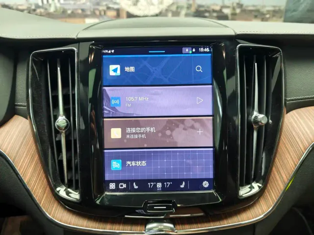 Volvo XC60 — Фото автомобиля 10