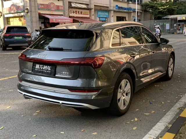 Audi e-tron — Фото автомобиля 8