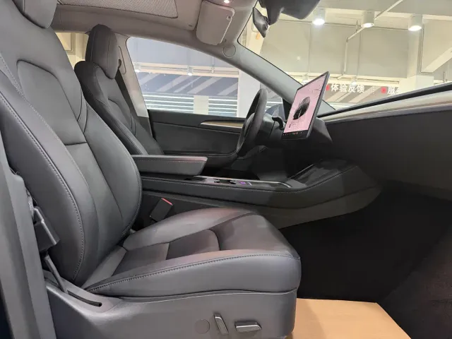 Tesla Model Y — Фото автомобиля 14