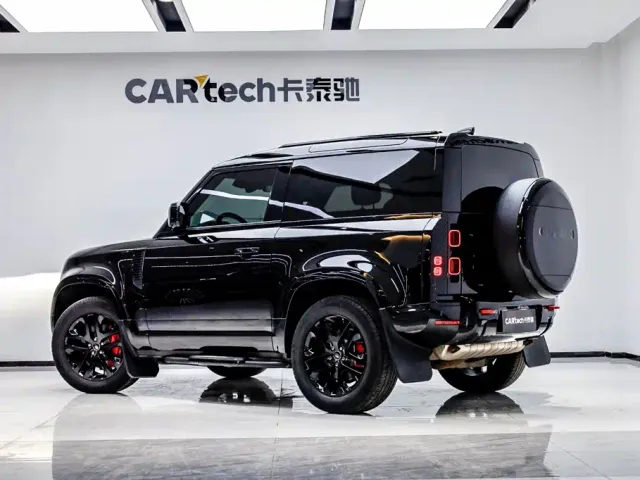 Land Rover Defender — Фото автомобиля 4