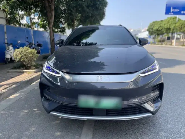 BYD Tang — Фото автомобиля 5